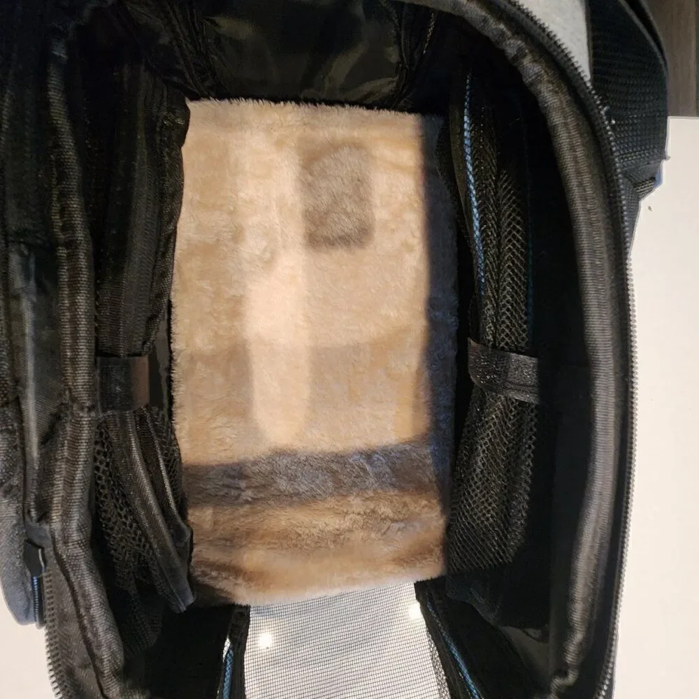 Siivton pet carrier